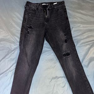 Black Old Navy rockstar jeans. Slightly used.